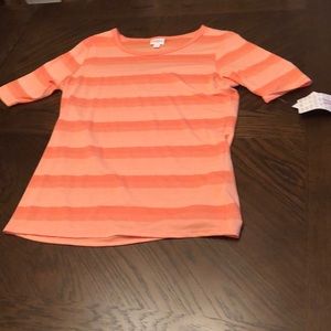 Salmon lularoe tee never worn